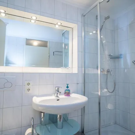 Haus-sylter-welle-053-wb * Westerland